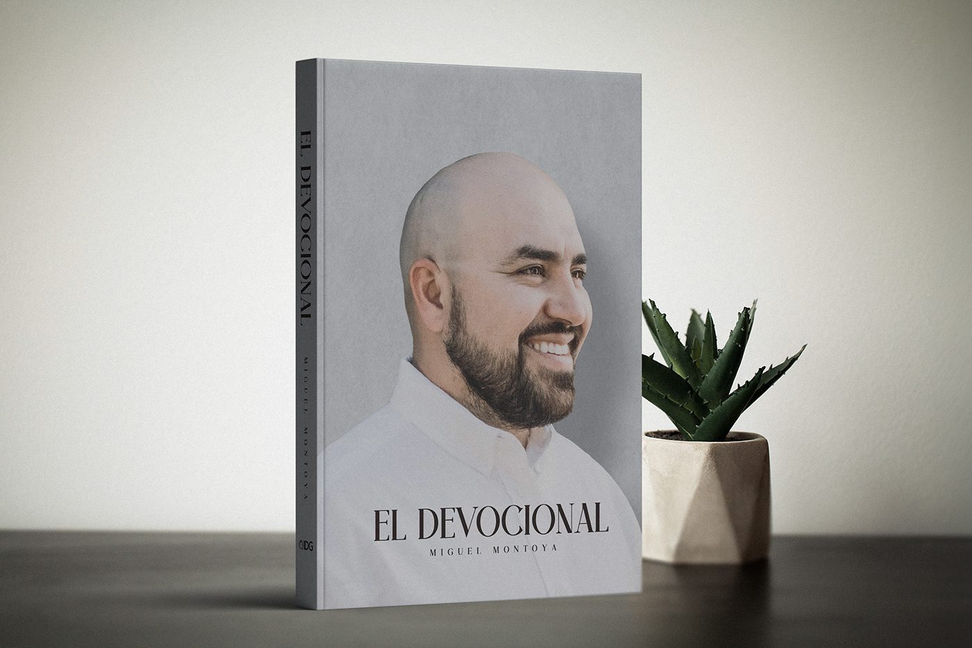Editorial design of El Devocional book by Miguel Montoya